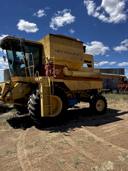 1995 New Holland TR 86 Header