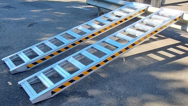 3000KG Aluminium Loading Ramps Heavy Duty 3.2M Set of 2