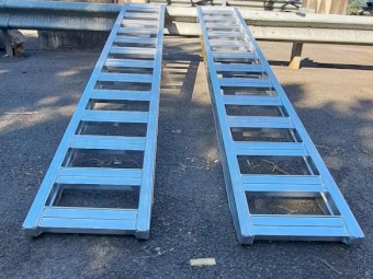 3000KG Aluminium Loading Ramps Heavy Duty 3.2M Set of 2