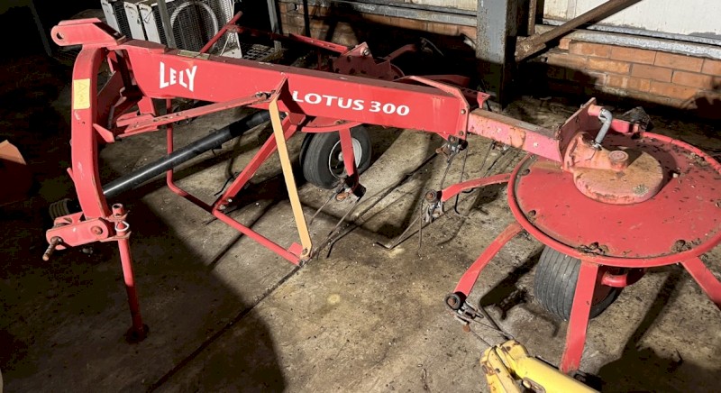 Hay Rake - LELY LOTUS 300 COMBI