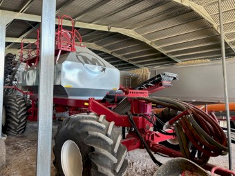 2019 Morris Quad Trailing 9450 Air Cart