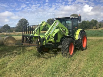 Claas Arion 430 fwa with loader