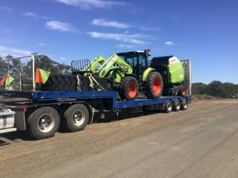 Claas Arion 430 fwa with loader