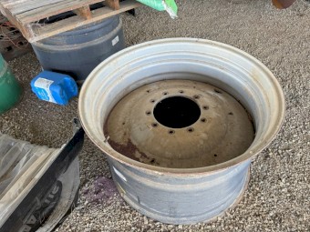 Firestone 800/70r38 tyres and rims 