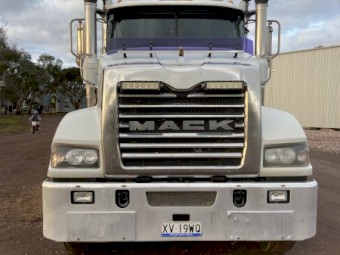2012 Mack Trident prime mover