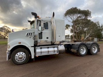 2012 Mack Trident prime mover