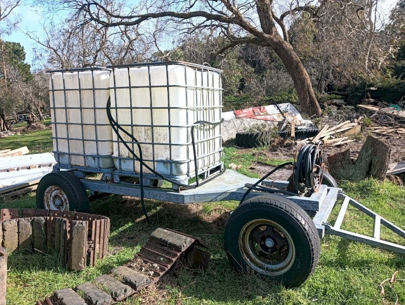 2000 Galvanised Heavy Duty Water Trailer 