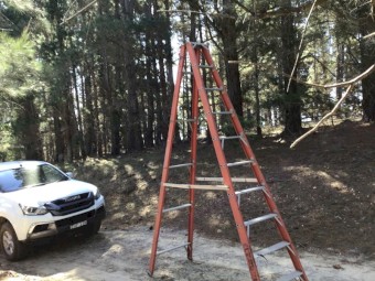 9 step 3M fibreglass step ladder.