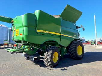 2016 John Deere S670 Header