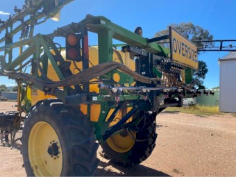 Fast boom spray 5000 lt with 30 mt boom.