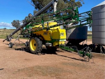 Fast boom spray 5000 lt with 30 mt boom.