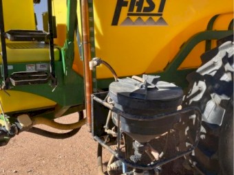 Fast boom spray 5000 lt with 30 mt boom.