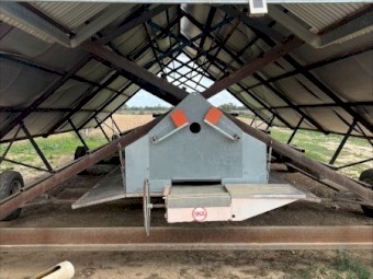 A Frame Towable Hen Shed with SKU conveyor belt