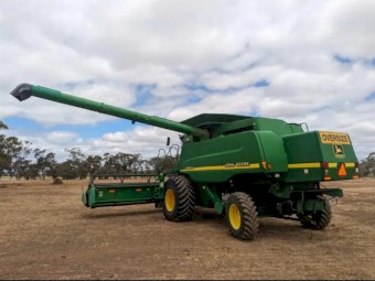 2002 John Deere 650 CTS & 930F Flex Front