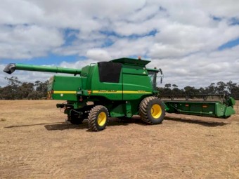 2002 John Deere 650 CTS & 930F Flex Front