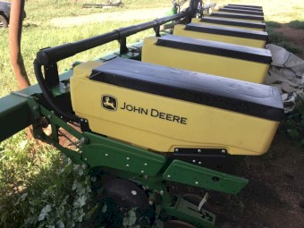 John Deere 1705 planter as new 8m spacing