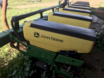 John Deere 1705 planter as new 8m spacing
