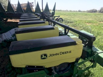 John Deere 1705 planter as new 8m spacing