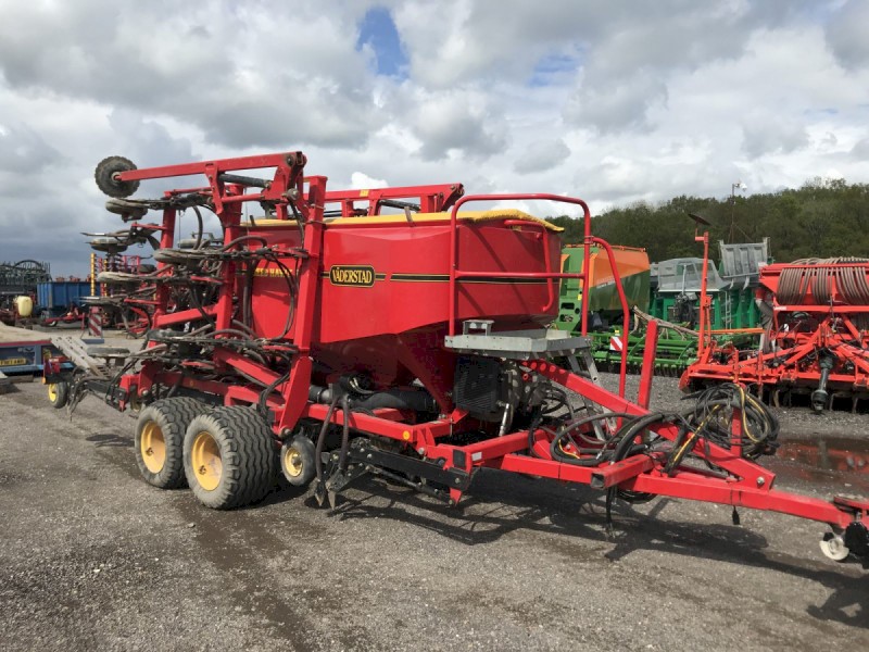 WANTED 6 or 8m Seedhawk Air Seeder