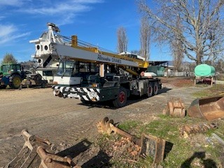 1984 Nissan Carrier Crane
