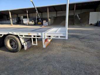 2004 Vawdrey Dropdeck trailer