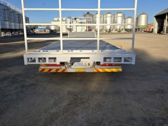 2004 Vawdrey Dropdeck trailer