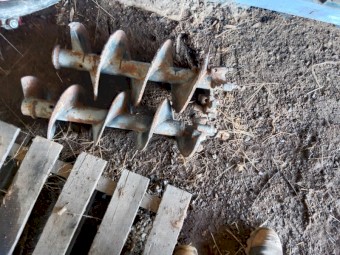 Hydraulic post  hole digger