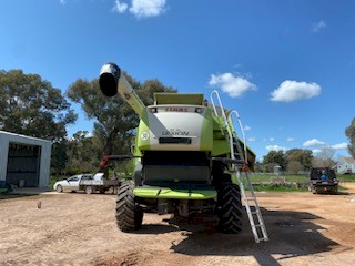 2007 Claas Lexion 600 Header with Pickup Front