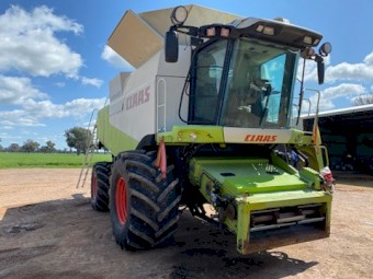 2007 Claas Lexion 600 Header with Pickup Front