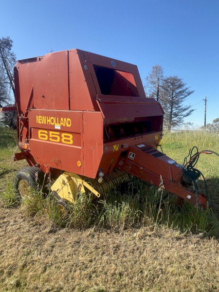 New Holland 658 round Hay Baler