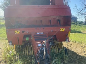 New Holland 658 round Hay Baler