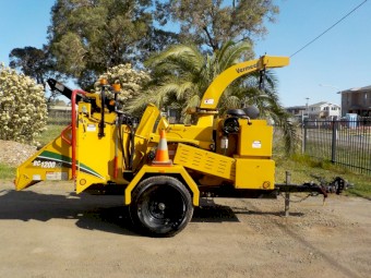 Late Model VERMEER BC1200XL SMART FEED COMMERCIAL DIESEL WOOD CHIPPER