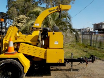 Late Model VERMEER BC1200XL SMART FEED COMMERCIAL DIESEL WOOD CHIPPER