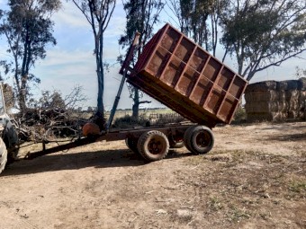 Farm tipping trailer 