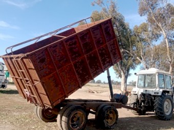 Farm tipping trailer 