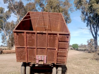 Farm tipping trailer 