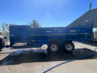 Titan 1200 feed out wagon