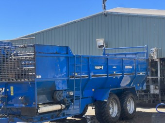 Titan 1200 feed out wagon