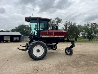 MacDon 9000 Windrower + Case IH 1052 21ft Front