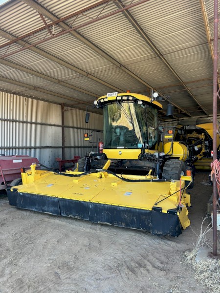 2006 New Holland HW345 mower conditioner and windrower fronts