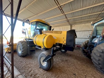 2006 New Holland HW345 mower conditioner and windrower fronts