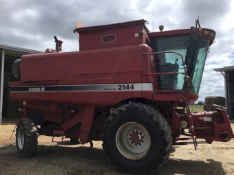 Case IH 2144 Header with 25' Front