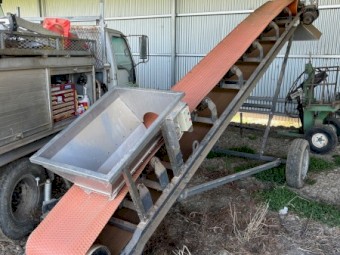 Fertiliser belt/elevator