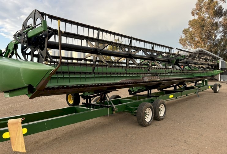 2011 John Deere 640D Hydra-Float Draper Front