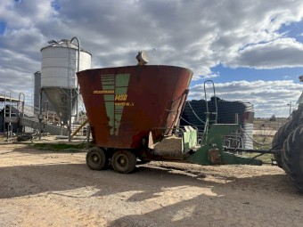 International 1086 Tractor with Strautmann 1450 Vertical mixer wagon