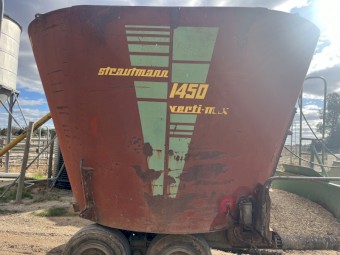 International 1086 Tractor with Strautmann 1450 Vertical mixer wagon