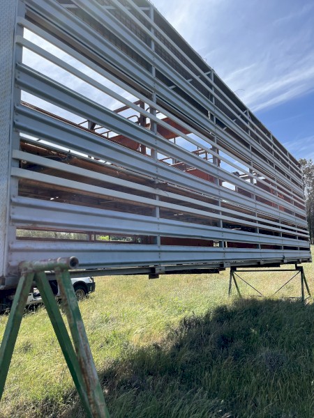 28 FT  3 deck stock crate