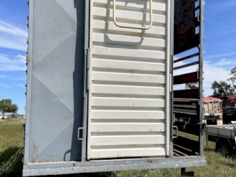 28 FT  3 deck stock crate