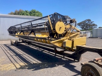 New Holland TR99 Header, Front & Canola Pickup