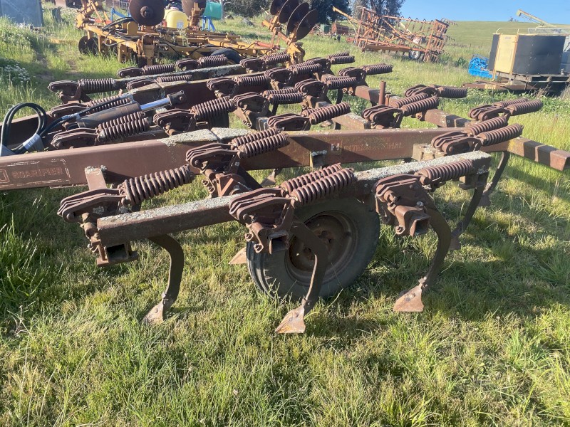 International 2-10 23 Tyne Scarifier 